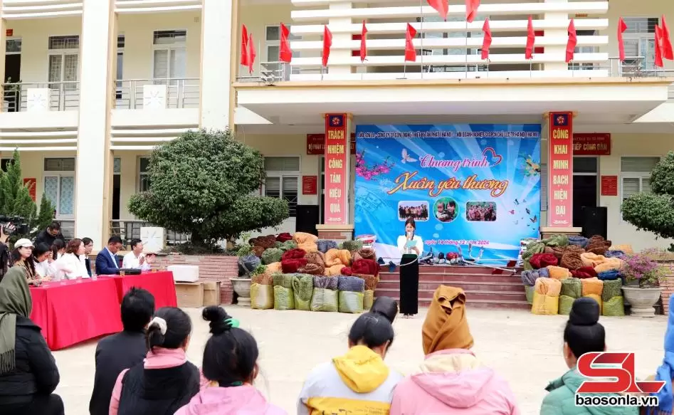 Chương trình “Xuân Yêu Thương” được tổ chức tại UBND xã Bó Sinh, huyện Sông Mã, tỉnh Sơn La.
